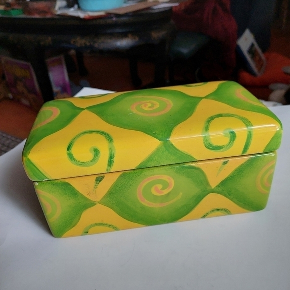 Psychedelic Yellow/Green Ceramic Box - Picture 1 of 12